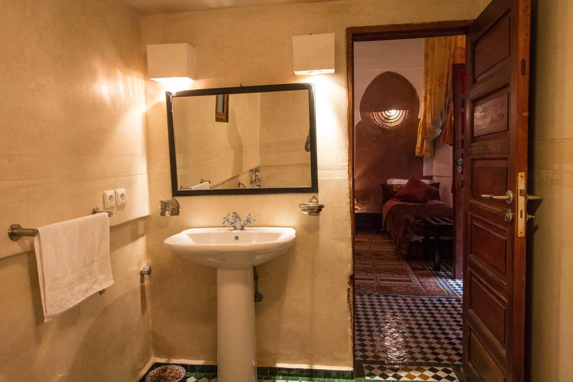 Riad Noujoum Medina Bed & Breakfast Fes Exterior photo